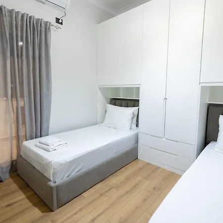 Modern 110 Square 2nd Floor Feriehus Vlorë